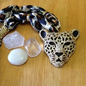 Rhinestone gold cheetah face necklace